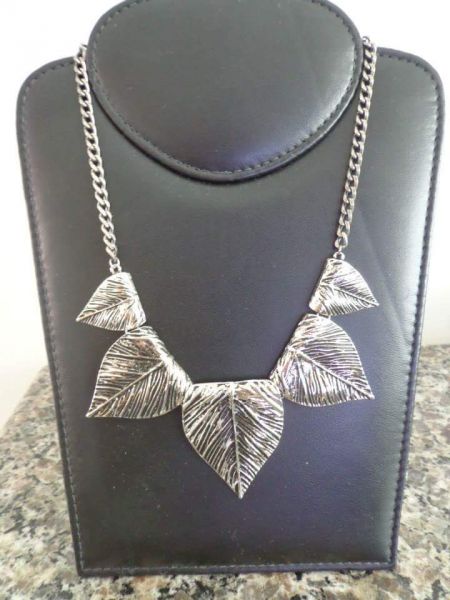 Maxi Colar Folhas
